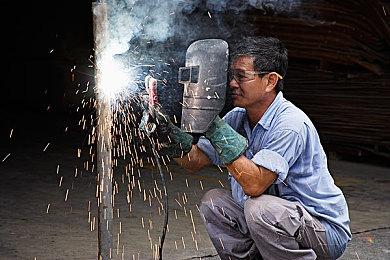 《破晓传说》两段实机视频展示Boss战＆地图探索